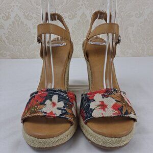 DOLCE by MojoMoxy Size 8M Floral Fabric Platform Wedge Heel Adj Buckle NWOT